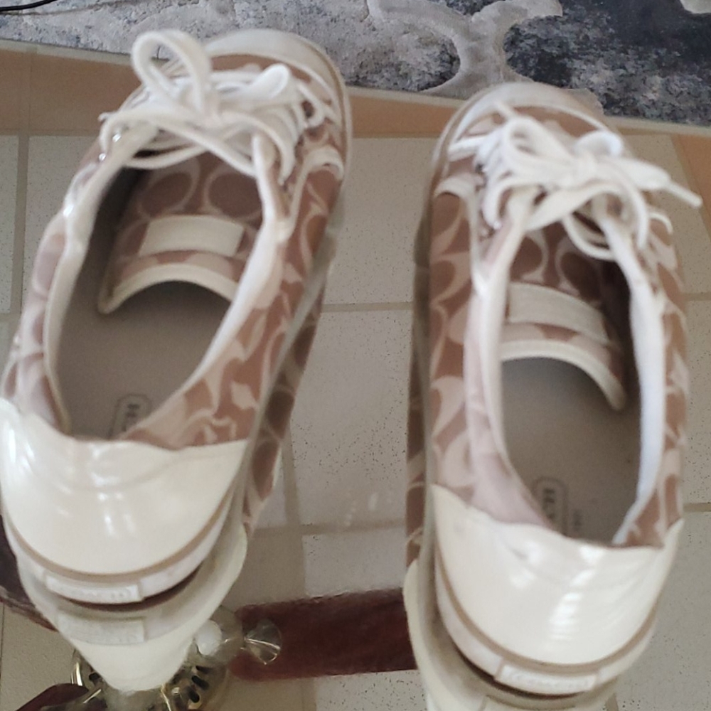 Very good  condition  Coach size 8 - Picture 3 of 5